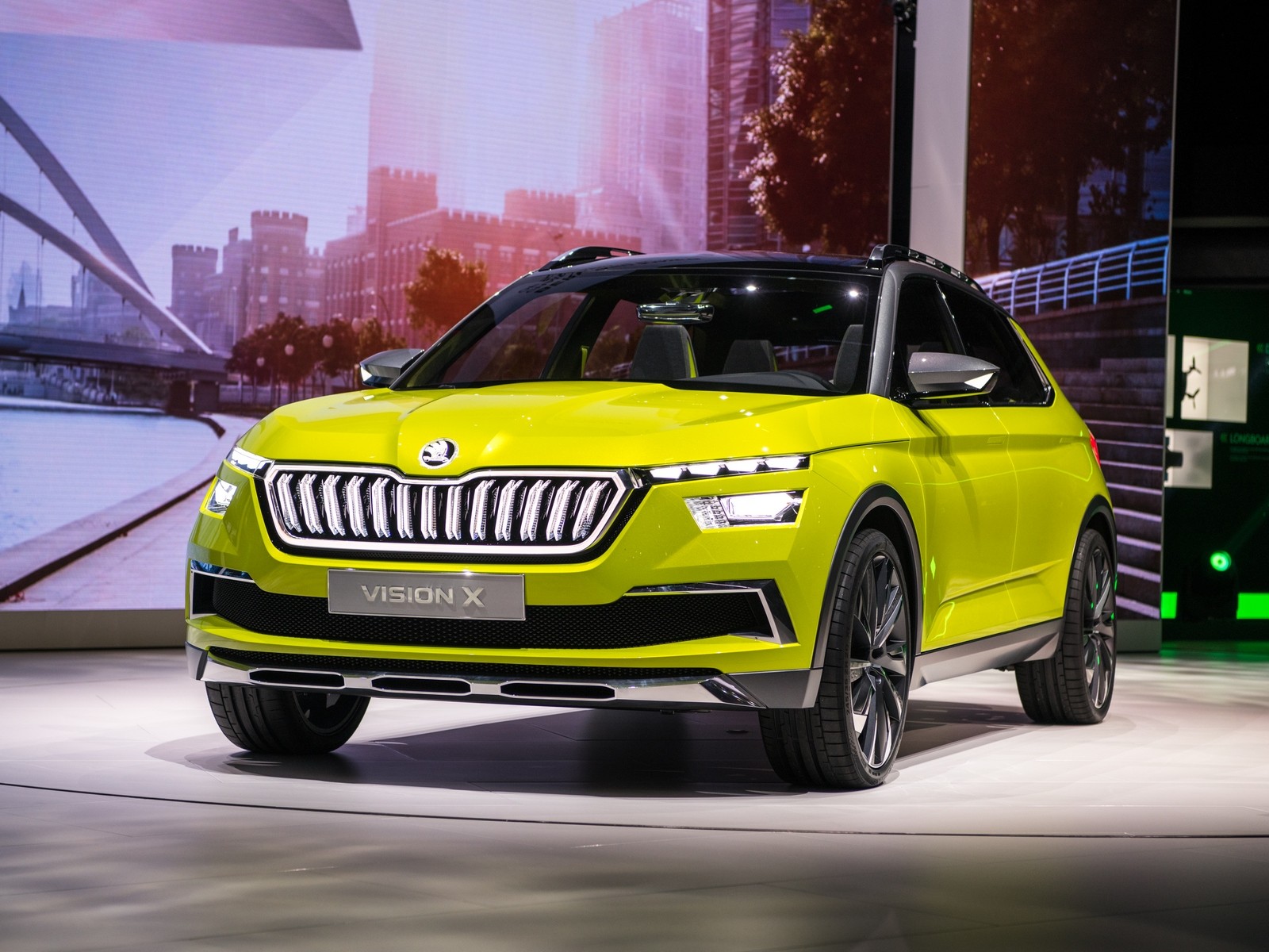 Еще один шаг к конвейеру: Skoda представила свой новый электрический кроссовер Vision iV